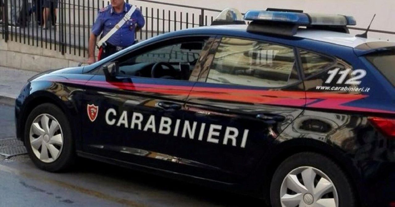 Aggredisce la compagna con in braccio la figlia di 11 mesi: arrestato 34enne nel Nisseno