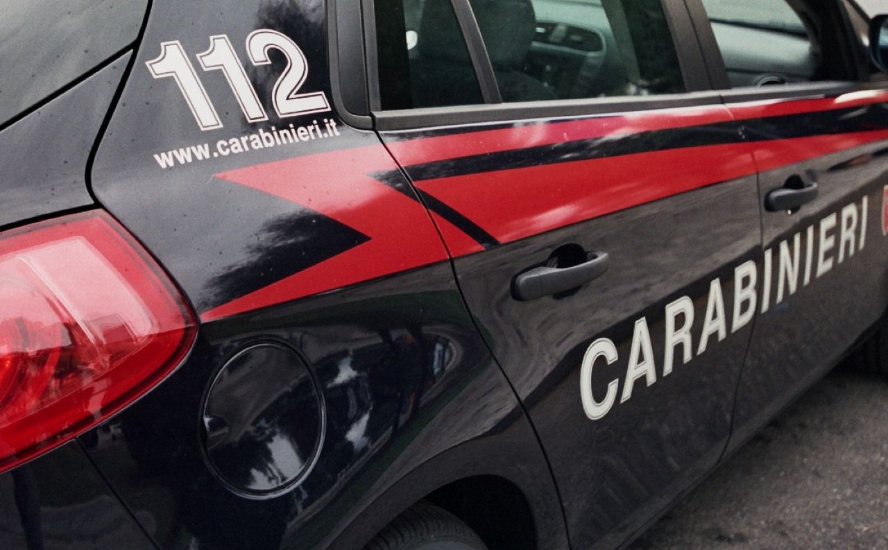 Attimi di paura a Santa Teresa di Riva: 23enne semina il panico con un coltello