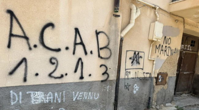 Agrigento, scritta offensiva contro le Forze dell’Ordine sui muri vicino alla Basilica dell’Immacolata