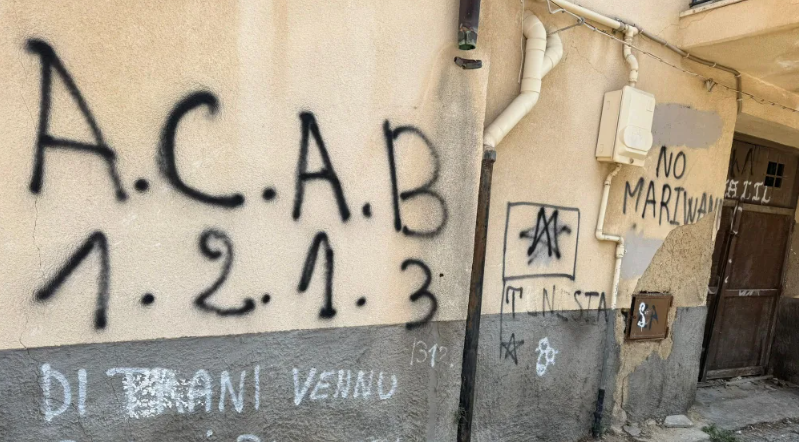 Agrigento, scritta offensiva contro le Forze dell’Ordine sui muri vicino alla Basilica dell’Immacolata