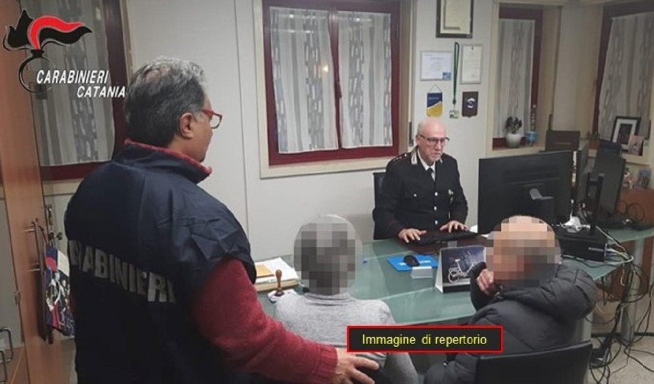 Tentata estorsione verso il padre anziano, denunciata 40enne nel Catanese