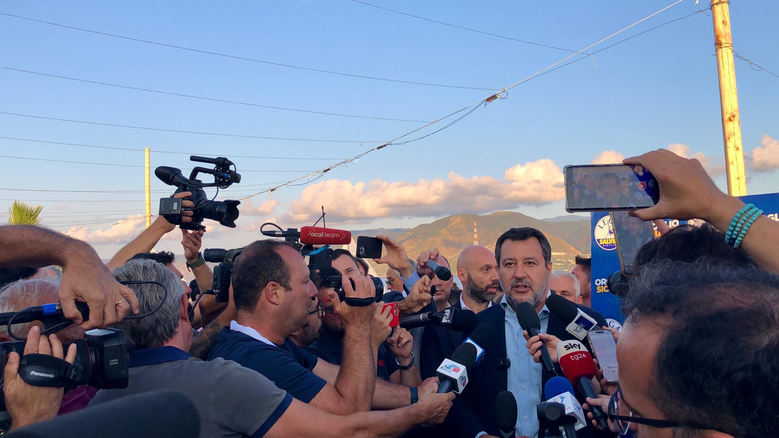 Ponte sullo Stretto, Salvini a Messina per celebrare l’ok al progetto. Il punto sulla conferenza stampa