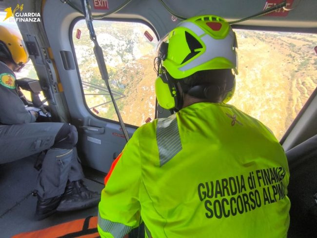 Escursionista resta bloccato nella Cavagrande del Cassibile: salvato in elisoccorso