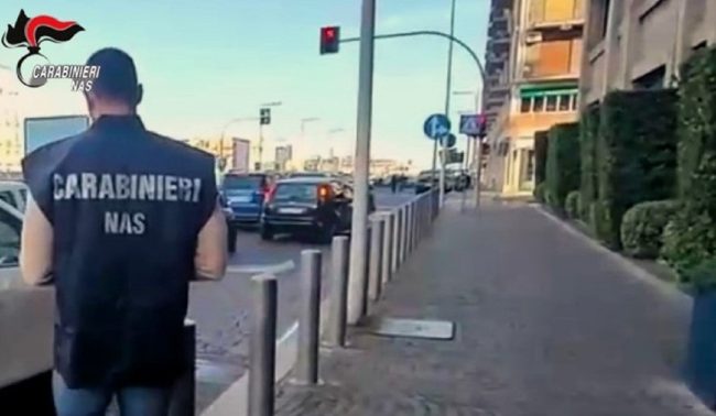 Catania, sassi contro la Banca d’Italia: arrestato 30enne