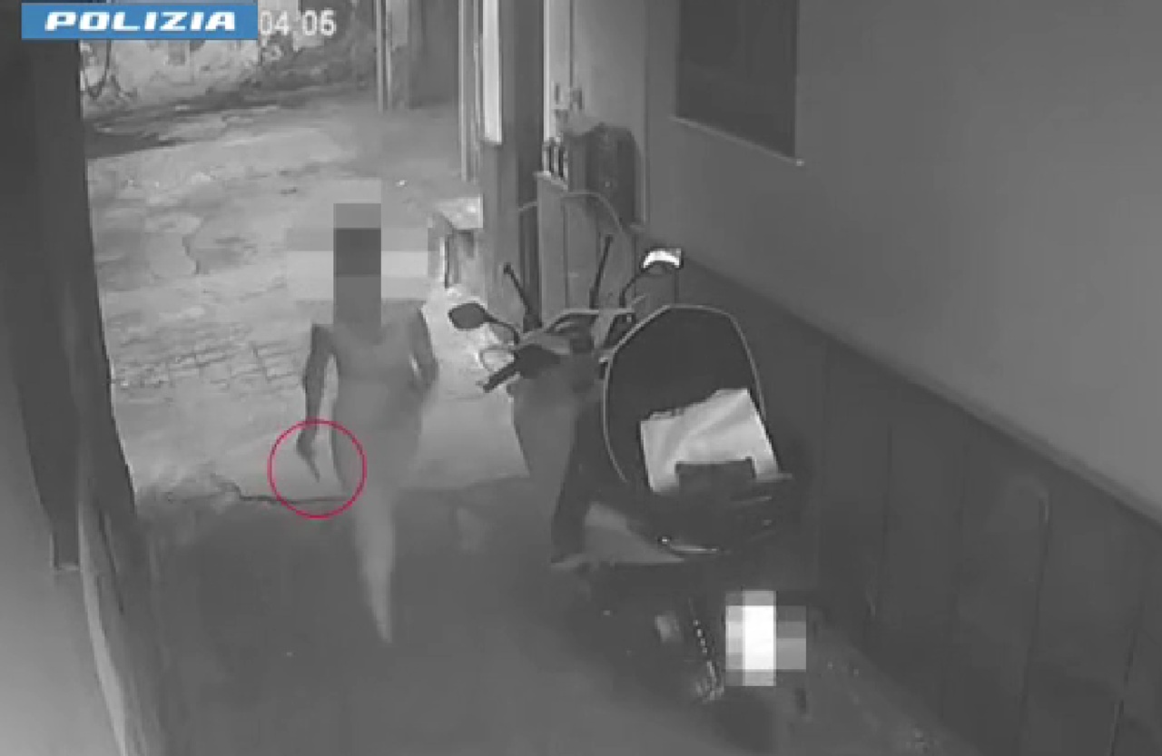 Urla, minacce e coltellate sotto casa a Catania: lite condominiale degenera nel sangue, in carcere 2 vicini