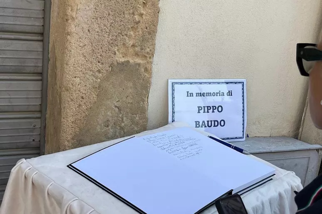 Aperta la camera ardente per Pippo Baudo: dove seguire i funerali. L’ultimo saluto del figlio