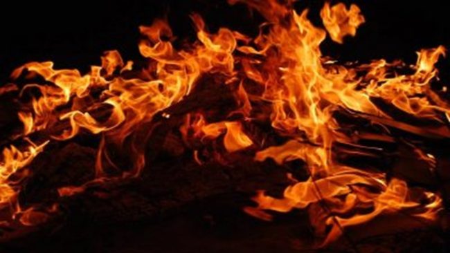 Marsala, dà fuoco alla casa di una parente perché “colpevole” dei suoi fallimenti: denunciato 53enne
