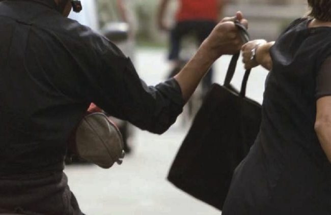 “Scippo” a Palermo, ladri traditi dal GPS del cellulare rubato