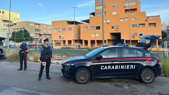 La droga nascosta in un barattolo: pusher arrestato allo Zen 2