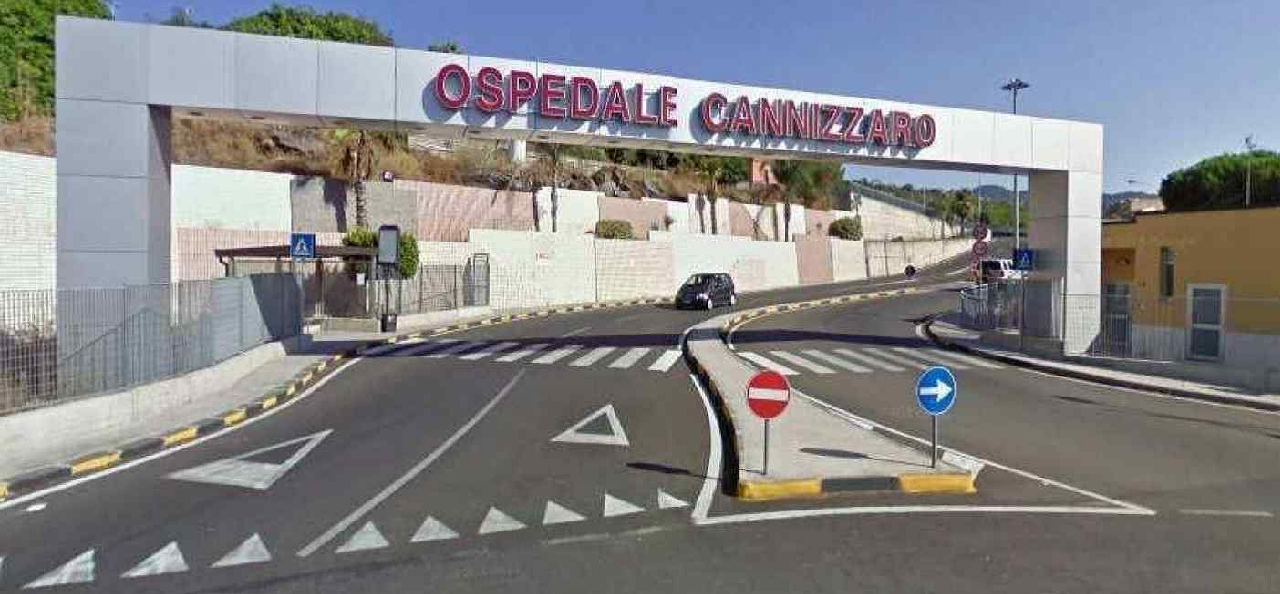 Ferito all’addome dopo una caduta in casa, la corsa in codice rosso al Cannizzaro