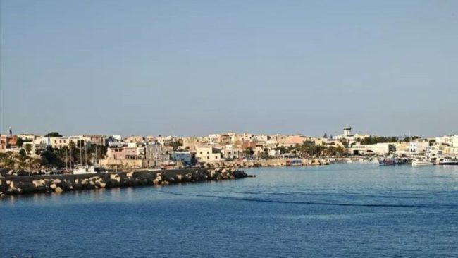 Altri 154 migranti sbarcati a Lampedusa. L’hotspot conta oltre 750 ospiti