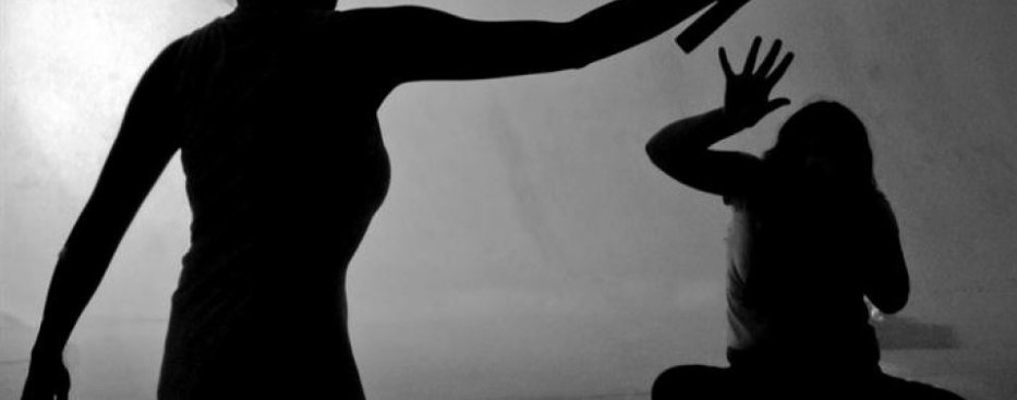 Canicattì, bambina costretta a nascondersi sul poggiapiedi dell’auto pur di non vedere il padre: un calvario che dura da otto anni