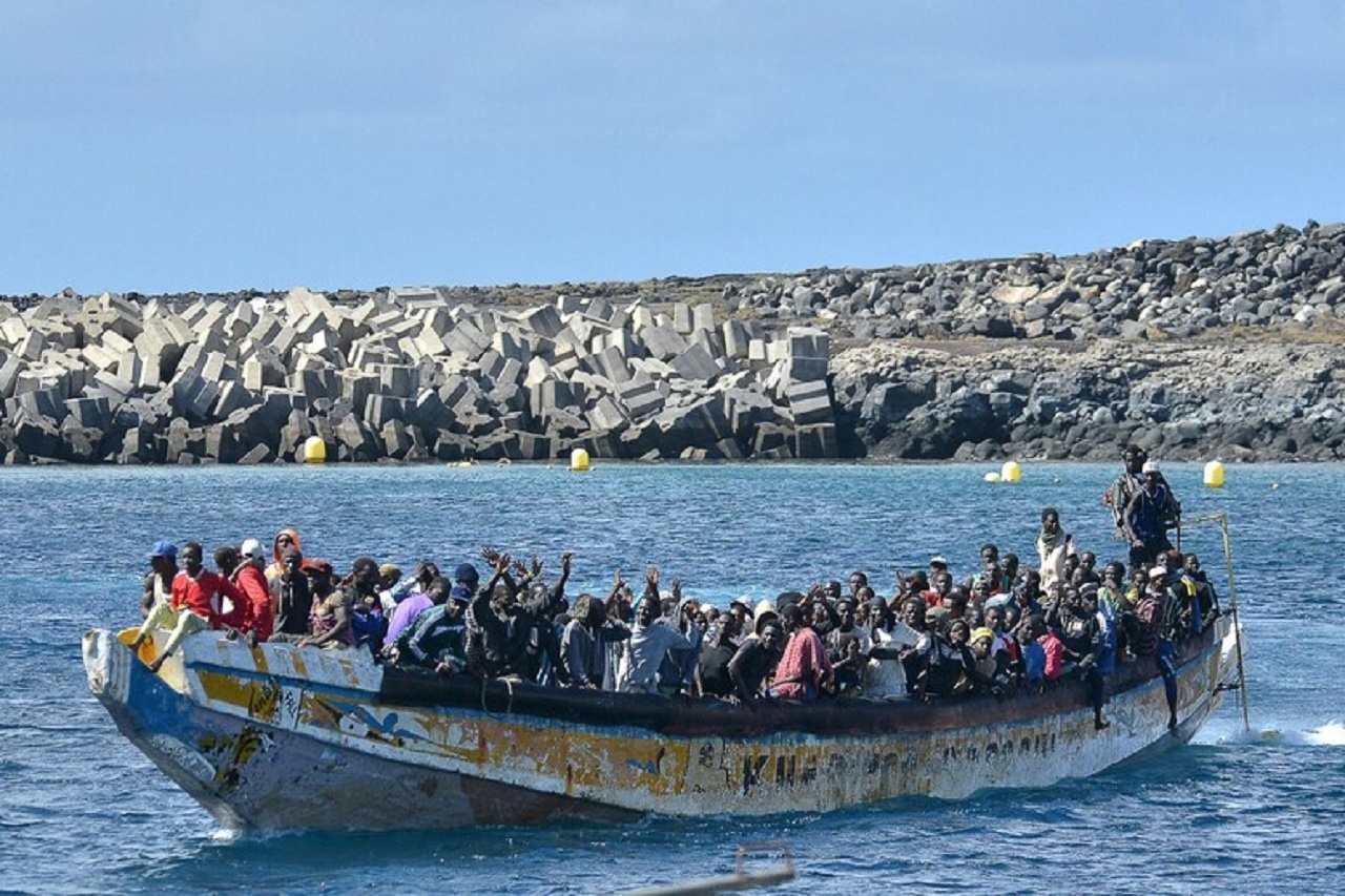 Notte di paura nel Mediterraneo: salvati migranti gettati in mare