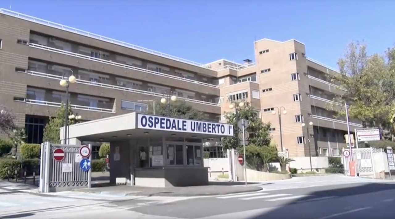 Siracusa, infermiere aggredito al triage del Pronto soccorso: pugno al volto, l’ASP si costituirà Parte Civile