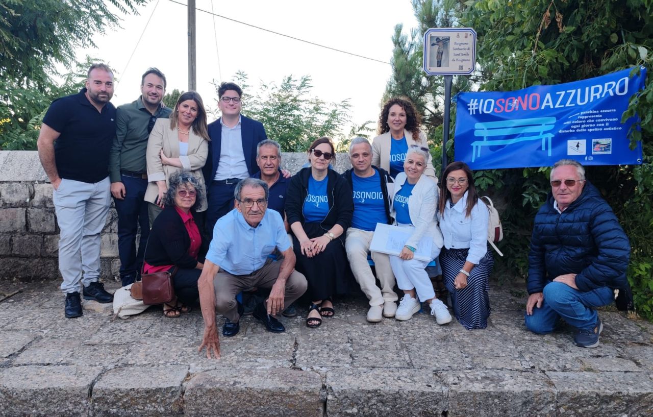 A Petralia Soprana la panchina #iosoazzurro: un simbolo di sensibilità e inclusività per l’autismo