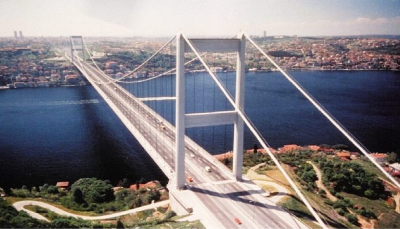 Ponte sullo Stretto, Salvini: “Pedaggio di 4-7 euro”. Gli esperti: “Costi reali molto più alti”