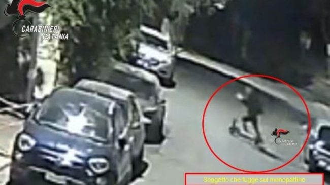 Tentato furto a San Gregorio: ladro bloccato in monopattino