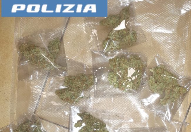 Catania, a spasso con la droga in tasca: arrestato gambiano per spaccio