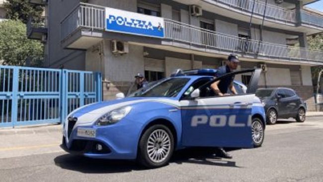Tragedia in Caserma, vicequestore si toglie la vita con la pistola d’ordinanza