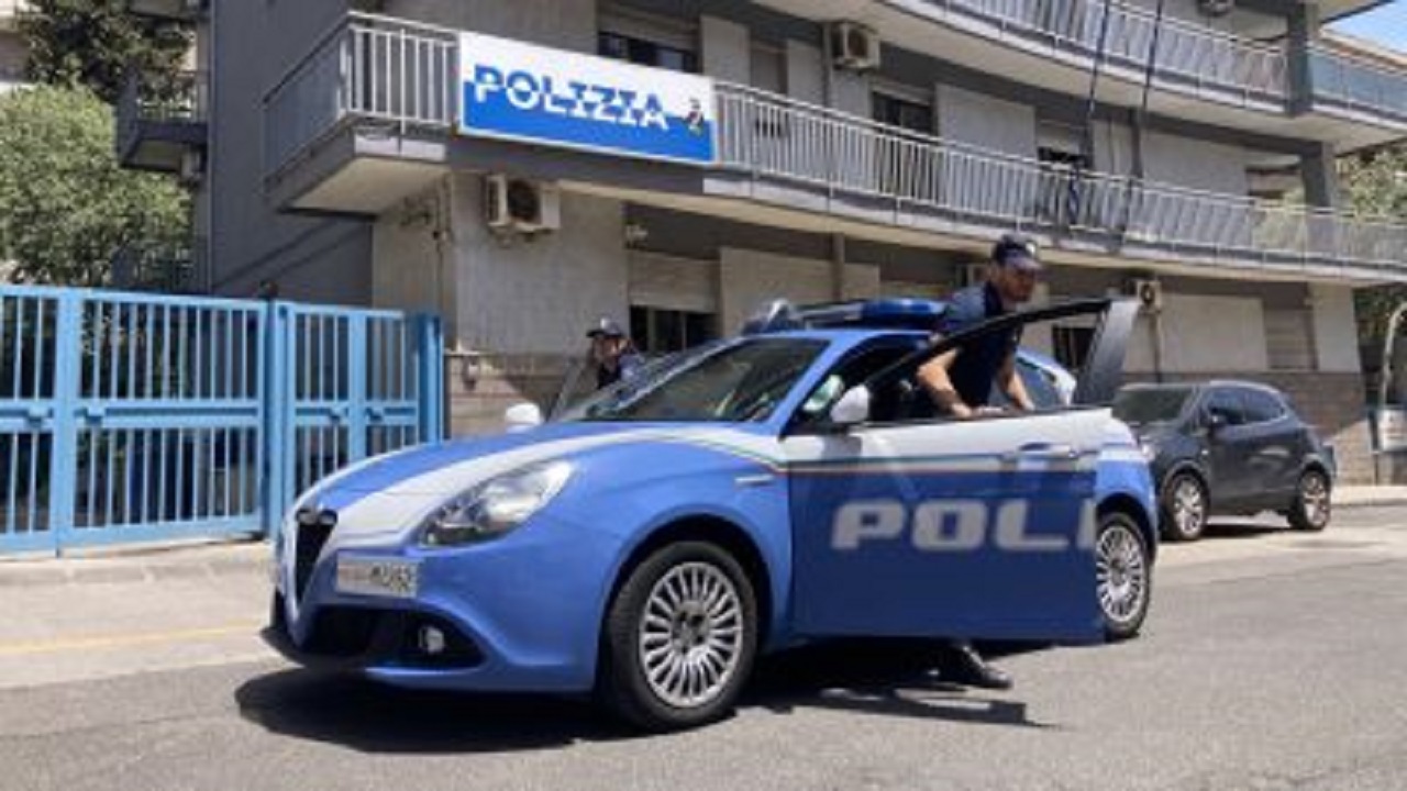 Tragedia in Caserma, vicequestore si toglie la vita con la pistola d’ordinanza