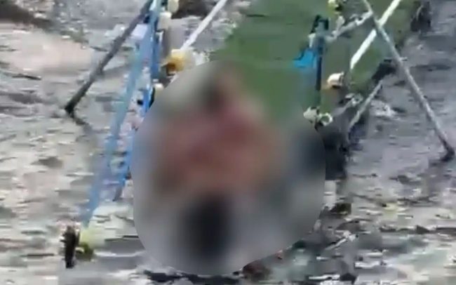 Passione sfrenata sul lungomare di Ortigia, virale il video “a luci rosse”