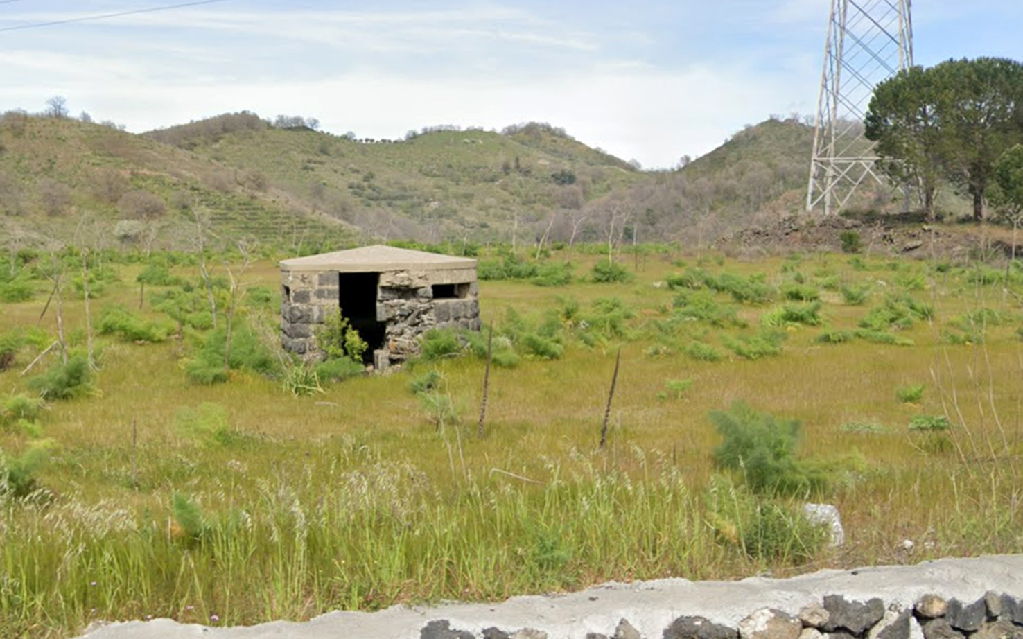 Etna, scomparso un posto di blocco militare della Seconda Guerra Mondiale: la denuncia di un cittadino Etna, scomparso un posto di blocco militare della Seconda Guerra Mondiale: la denuncia di un cittadino