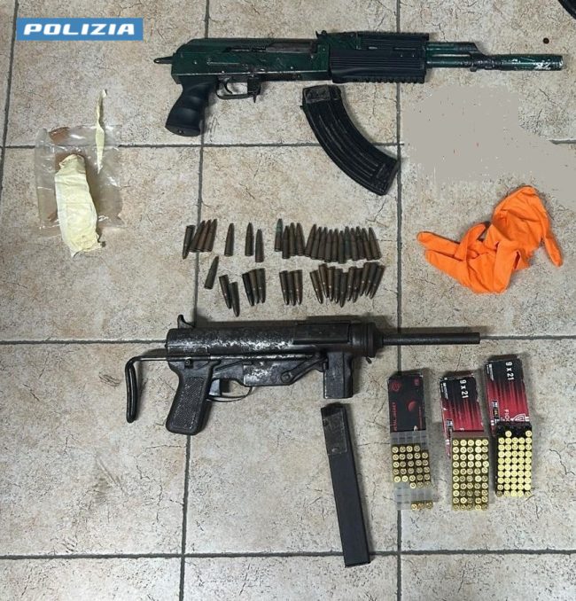 Siracusa, arsenale nascosto in un casolare: tre giovani arrestati per detenzione di armi da guerra