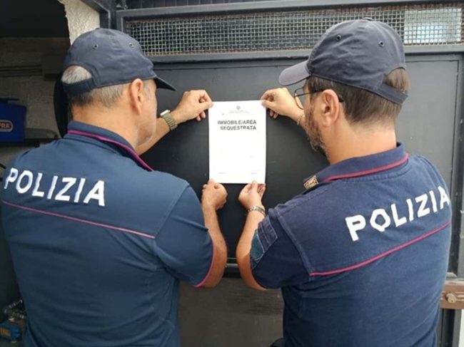 Noto, sequestrato un autolavaggio irregolare e due denunce