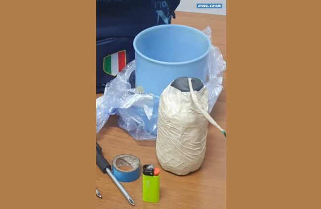 Siracusa, arrestato 29enne con ordigno rudimentale pronto a esplodere