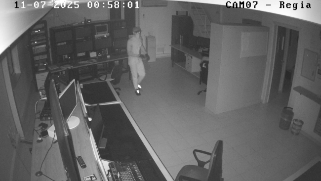 Rubava negli uffici di un’emittente televisiva: arrestato 24enne straniero nel Messinese