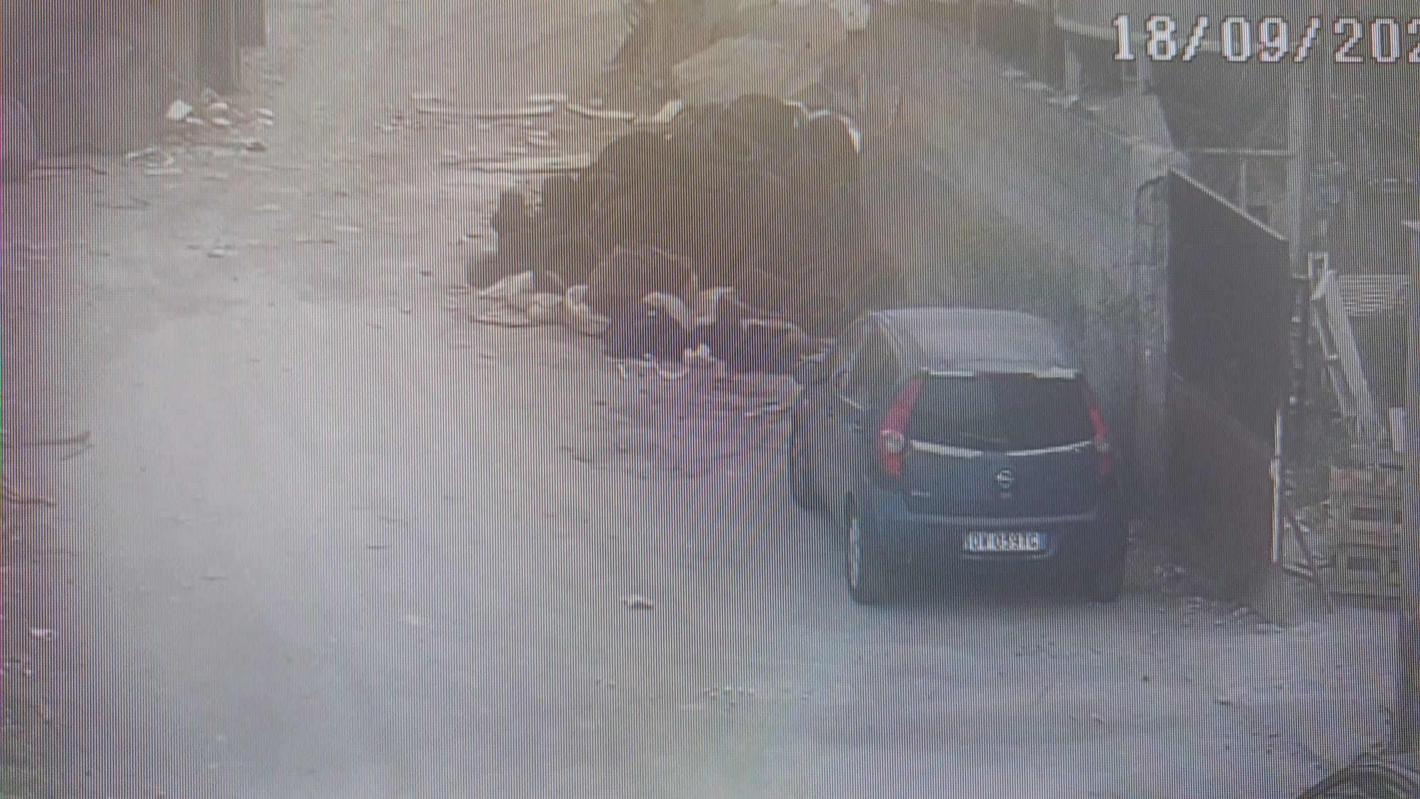 Gettava vecchi pneumatici tra le strade di Catania: attività interdetta per un gommista