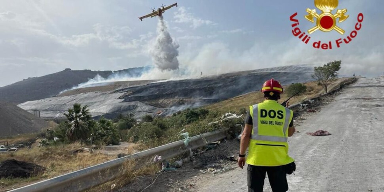 Discarica di Bellolampo, la Procura chiede il rinvio a giudizio per il presidente Rap e un dirigente: “Il rogo poteva essere evitato”