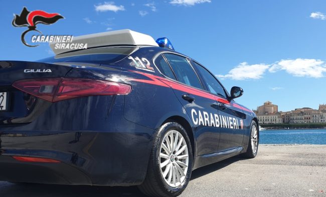 Ortigia, stretta contro i parcheggiatori abusivi: denunciato un 28enne per tentata estorsione, sanzionato un 42enne