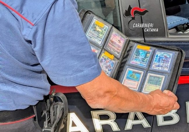 Ruba carte collezionabili da oltre mille euro durante l’Aci Comics: denunciato 40enne