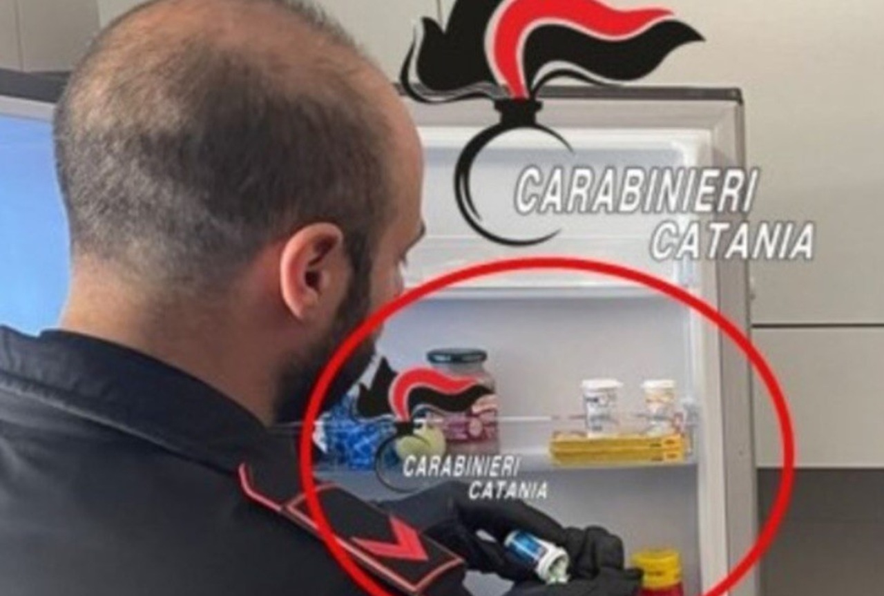 Catania, pusher “soci” sorpresi a spacciare nel centro storico: arrestati due giovani