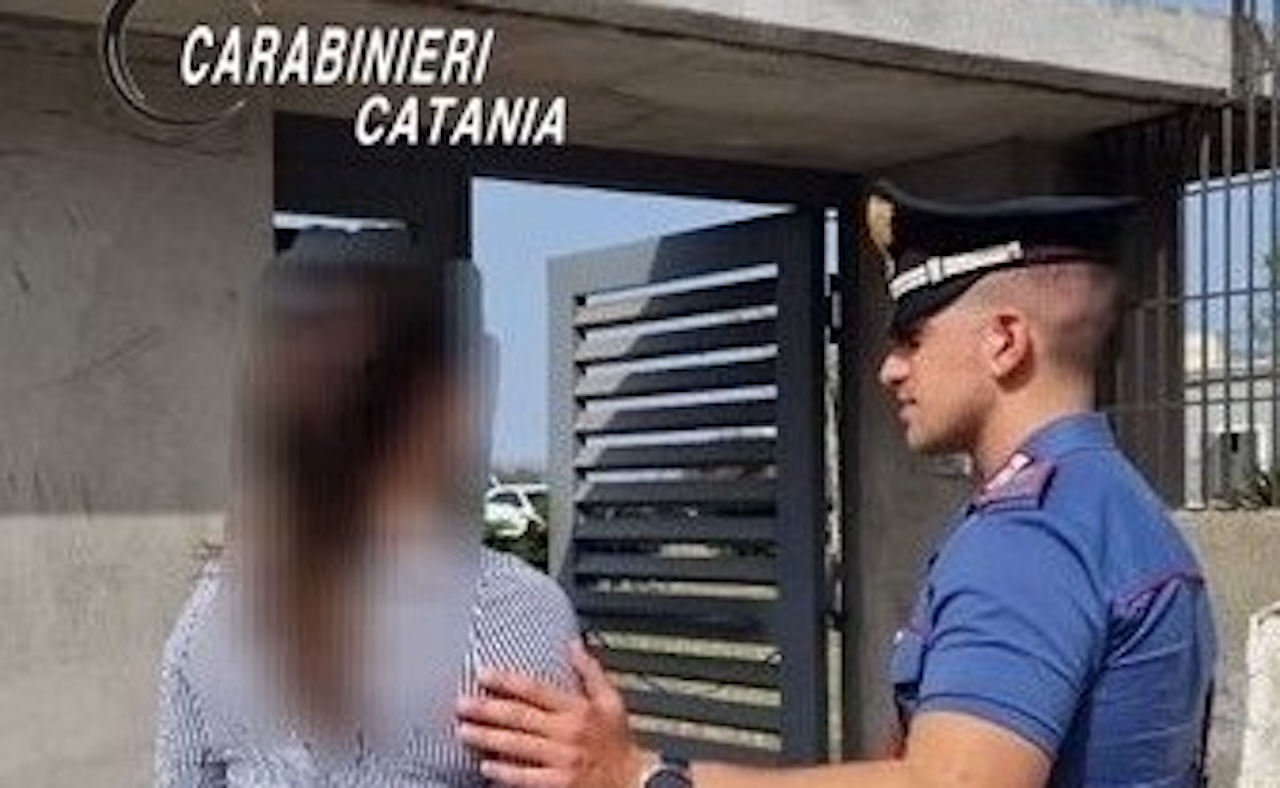 Donna aggredita in casa con calci e pugni dall’ex compagno a Cibali: arrestato