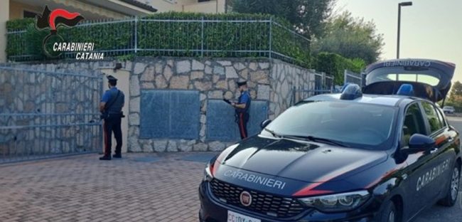 Minorenni tentano furto in una villa a San Pietro Clarenza: denunciati