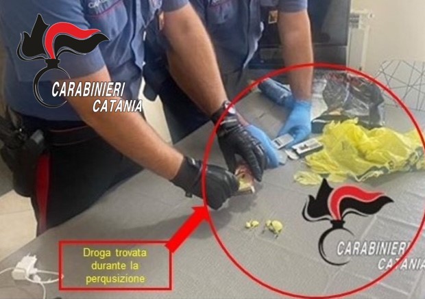 Catania, arrestato 19enne a Librino per spaccio di marijuana
