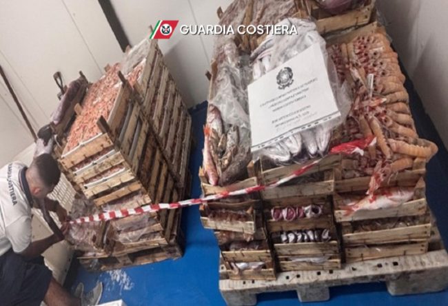 Trapani, usavano reti illegali per pescare: sequestrati 3 quintali e mezzo di prodotto ittico