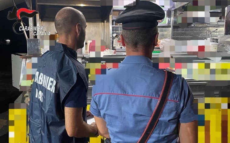 Giarre, maxi-controlli: sequestrati 30 chili di alimenti in cattivo stato di conservazione