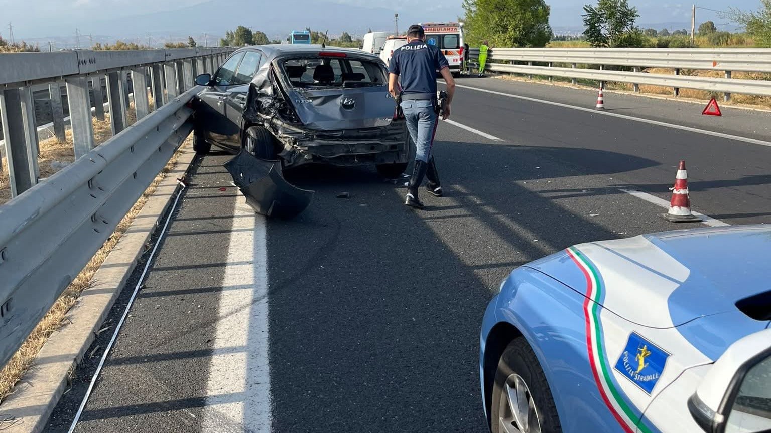 Incidente sulla Siracusa-Catania, due mezzi coinvolti e tre feriti