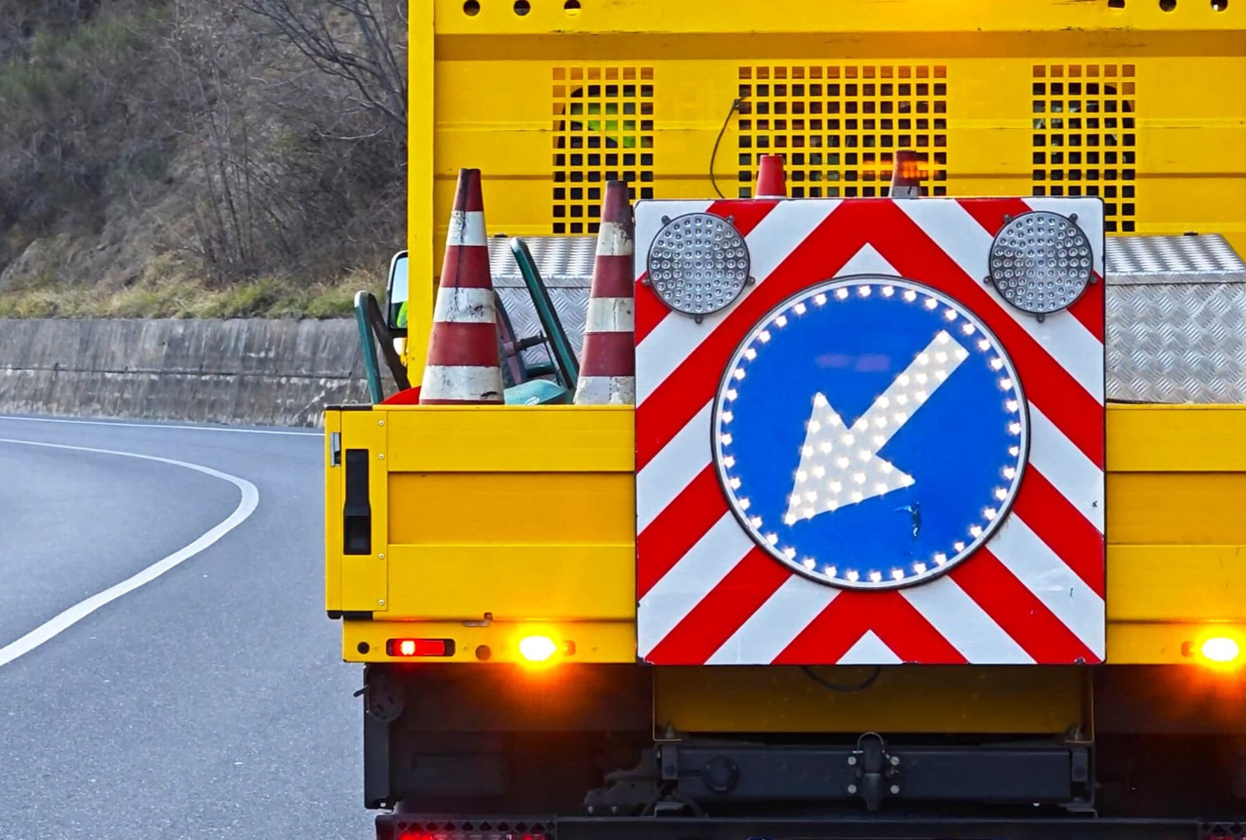 Allerta maltempo, disagi alla circolazione e detriti in strada a Isola delle Femmine: chiusa la statale 113 in entrambe le direzioni