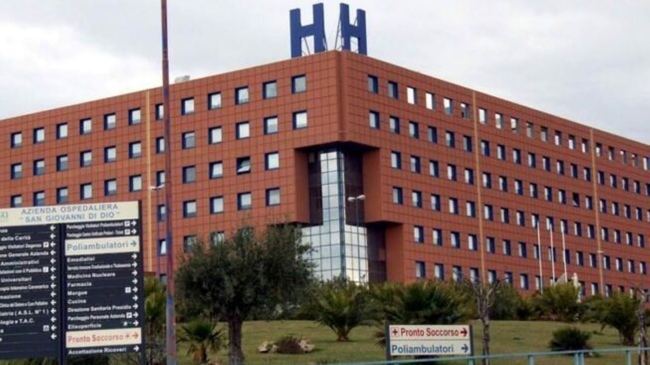 Menfi, giovane ferito alla testa da un colpo di bottiglia durante una lite tra coetanei Menfi, giovane ferito alla testa da un colpo di bottiglia durante una lite tra coetanei