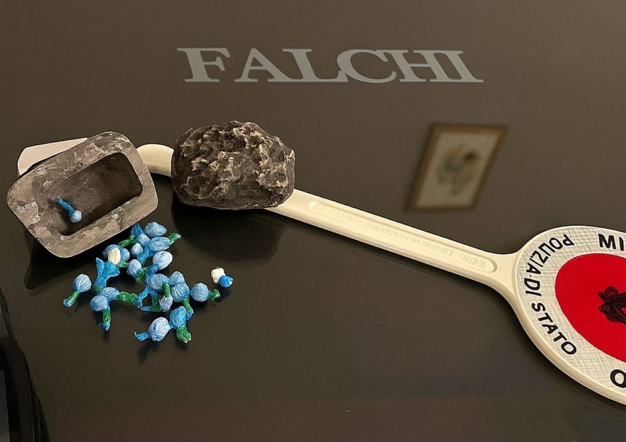 Palermo, nascondeva crack dentro delle finte pietre ornamentali: arrestato 20enne