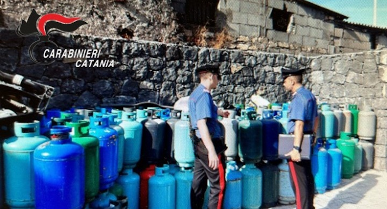 Controlli a Catania, tra bombole sequestrate e multe per violazioni stradali
