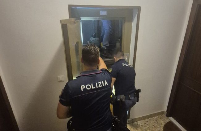 Librino sotto i riflettori della polizia, controlli a tappeto