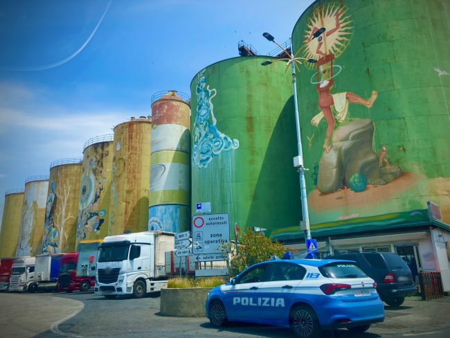 Catania, furti dei semirimorchi al porto: denunciati 3 dipendenti di una ditta di autotrasporti