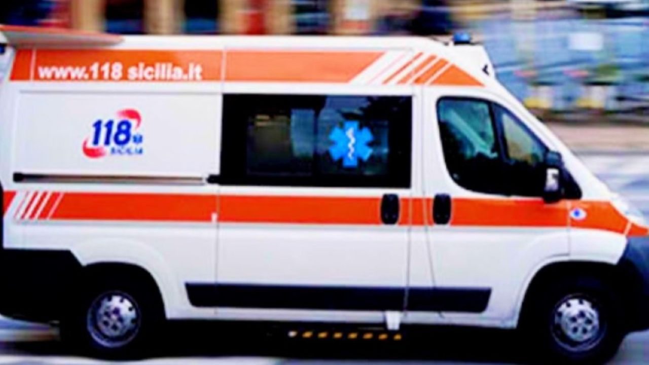 Incidente sulla Statale 115: due auto si scontrano, tre feriti