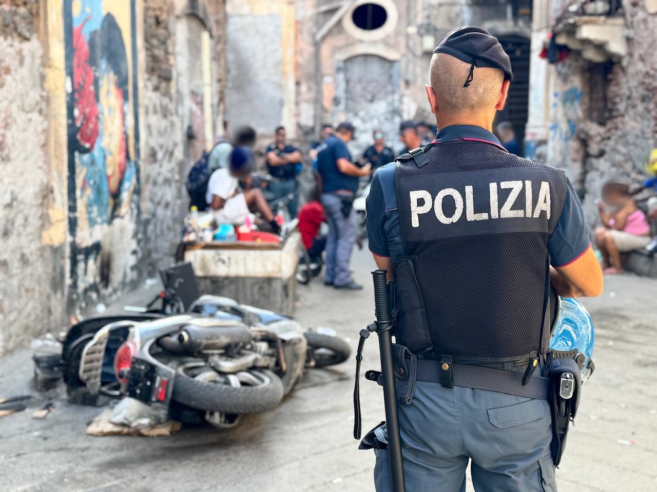 Maxi controllo a San Berillo: scooter rubati recuperati e oltre 270 persone identificate