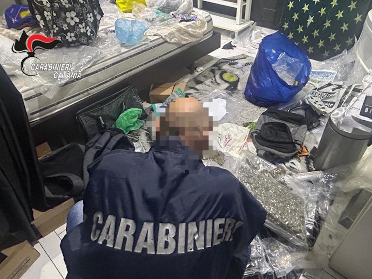 Catania, sequestrati oltre 12 chili di droga in un appartamento del Borgo – IL VIDEO